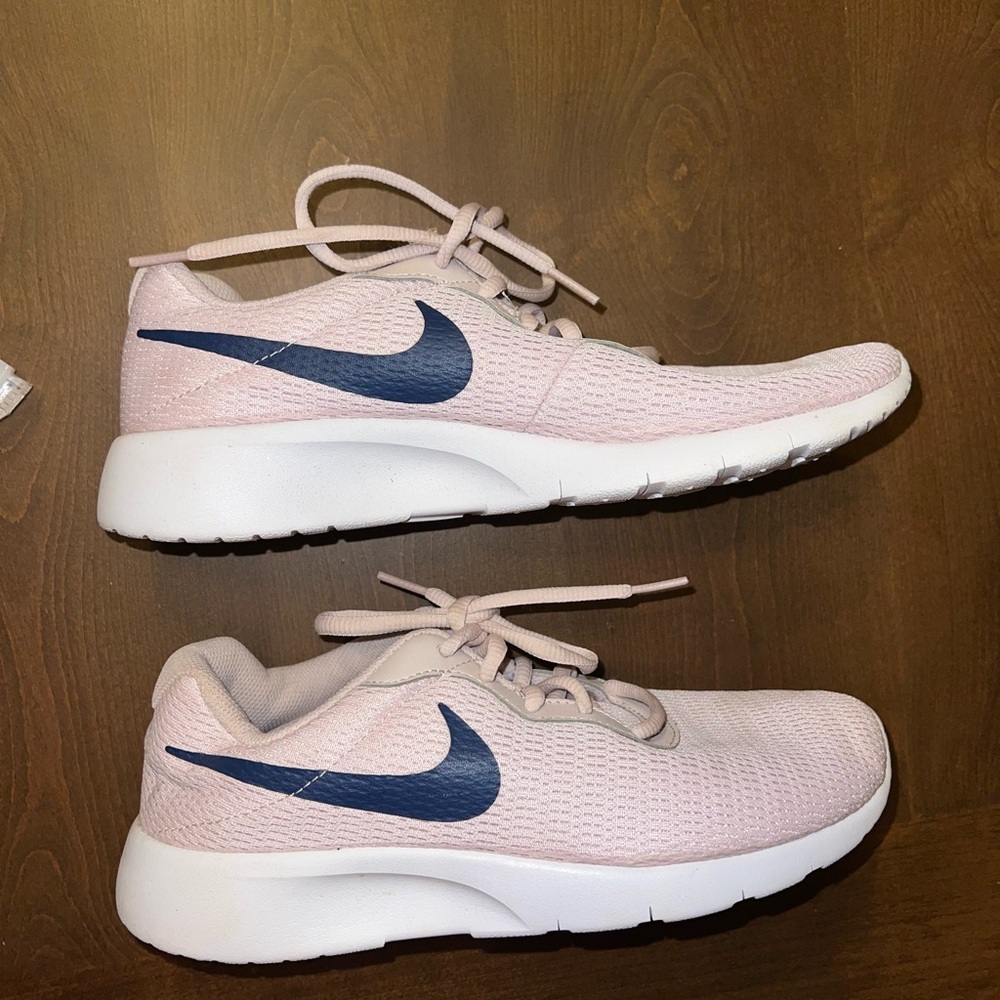 Nike Women's Pink Running Shoes- Nike Tanjun Pale pink sz 7